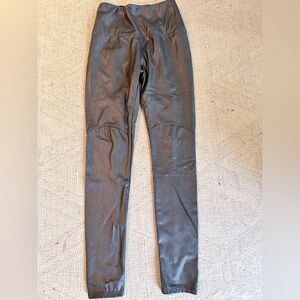 LYSSE DARK SMOKY GRAY VEGAN LEATHER LEGGING Size XS EXCELLENT CONDITION!